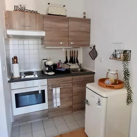 Kleine Liesl In Der Neustadt *